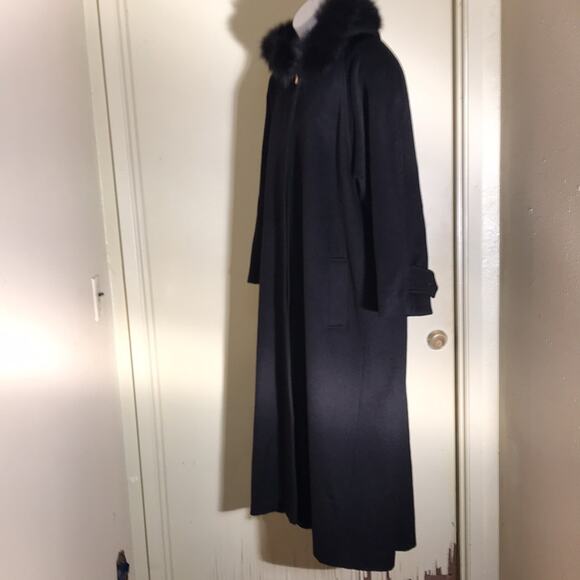 Vintage Glam Andrea Wool Maxi Coat with Fox Fur Collar. 12 - Picture 12 of 15